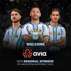 Three Argentina national team players in uniform with text welcoming Avia as new regional sponsor.