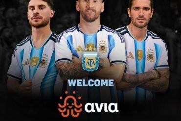 Three Argentina national team players in uniform with text welcoming Avia as new regional sponsor.