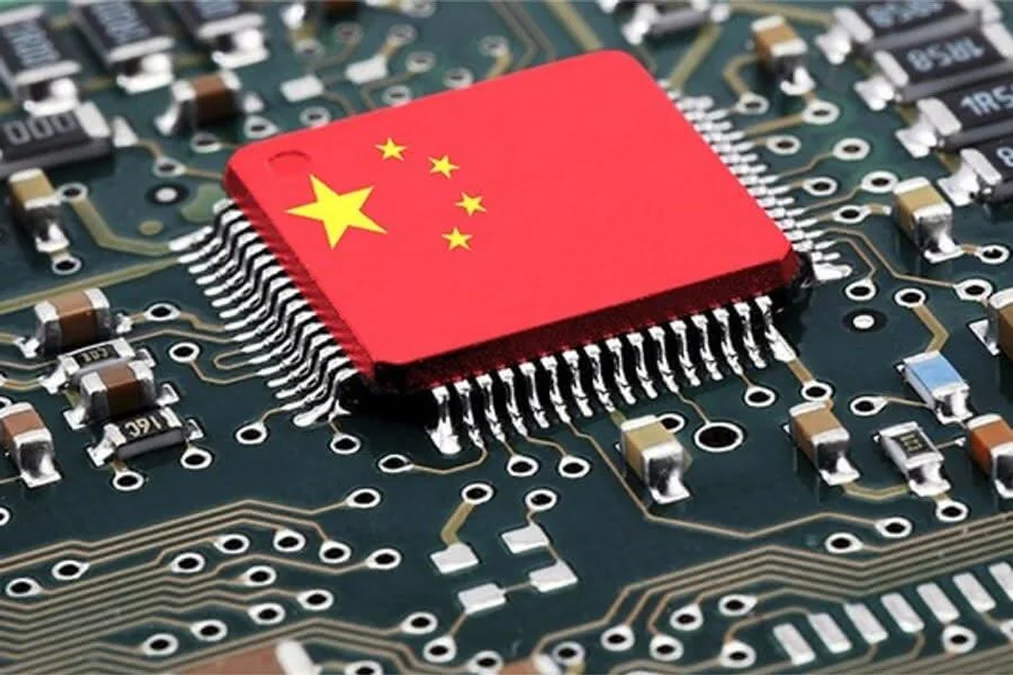 A red microchip bearing China’s flag sits on a detailed circuit board, evoking themes of Chinese technology, semiconductors, and global innovation.
